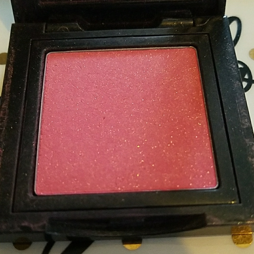 Bobbi Brown blush in pink coral